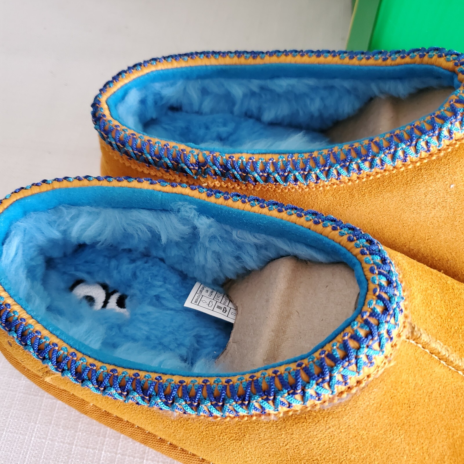 BIG KIDS 6 BROWN UGG X SESAME STREET COOKIE MONSTER TASMAN II SLIPPERS