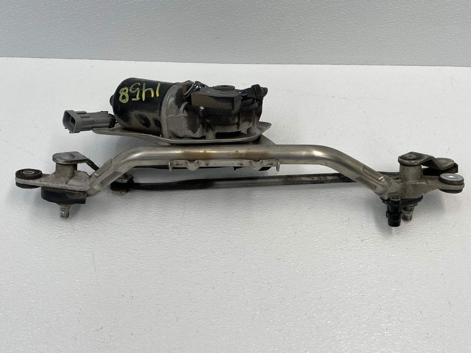13 14 Maserati Granturismo M145 Front Windshield Wiper Linkage W/Motor 1458 OEM