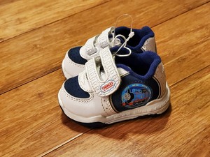 infant size 2 tennis shoes