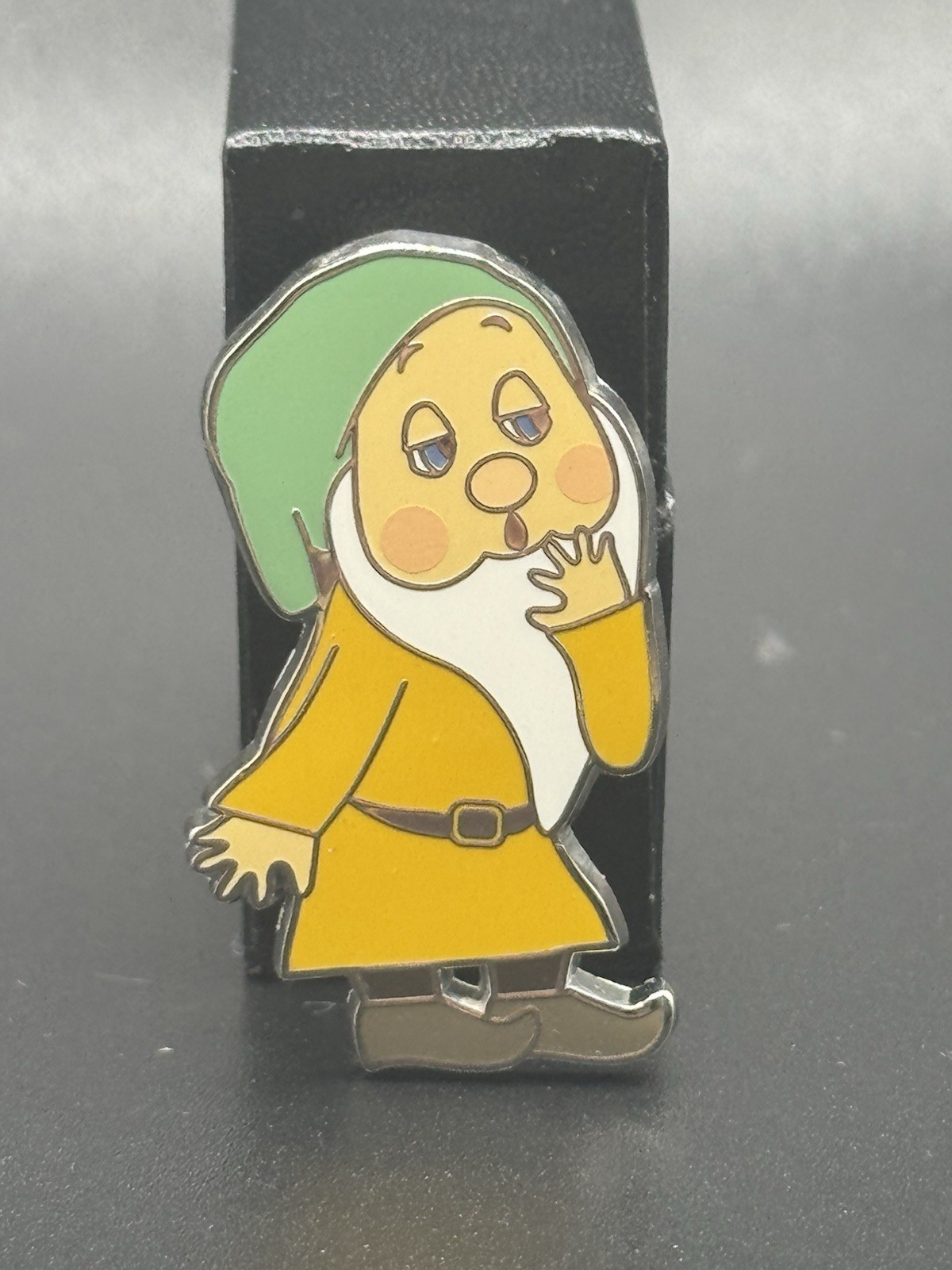Disney Pin HKDL Sleepy Seven Dwarfs Snow White 2022 Hong Kong Exclusive 152716