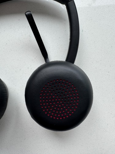 Zestaw słuchawkowy Bluetooth Poly Voyager Focus 2 UC, USB-C BT700, stojak ładujący USB, etui - Zdjęcie 12 z 24