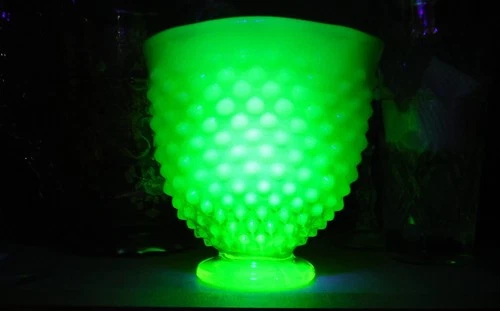 VINTAGE FENTON YELLOW TOPAZ VASELINE HOBNAIL SMALL GLASS VASE  URANIUM GLOWS!