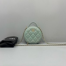 CHANEL Green Quilted Caviar Round Clutch W/ Chain Bag Shoulder Crossbody CC Logo