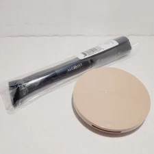 No Makeup Makeup Long-Lasting Lightweight Foundation (Almond) & ALGENIST Brush