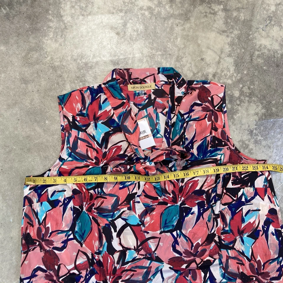 Blusa Nipon Boutique Feminina 2X Multicolor Flamingo Sem Mangas Escritório Decote Amarrado - Imagem 2 de 4