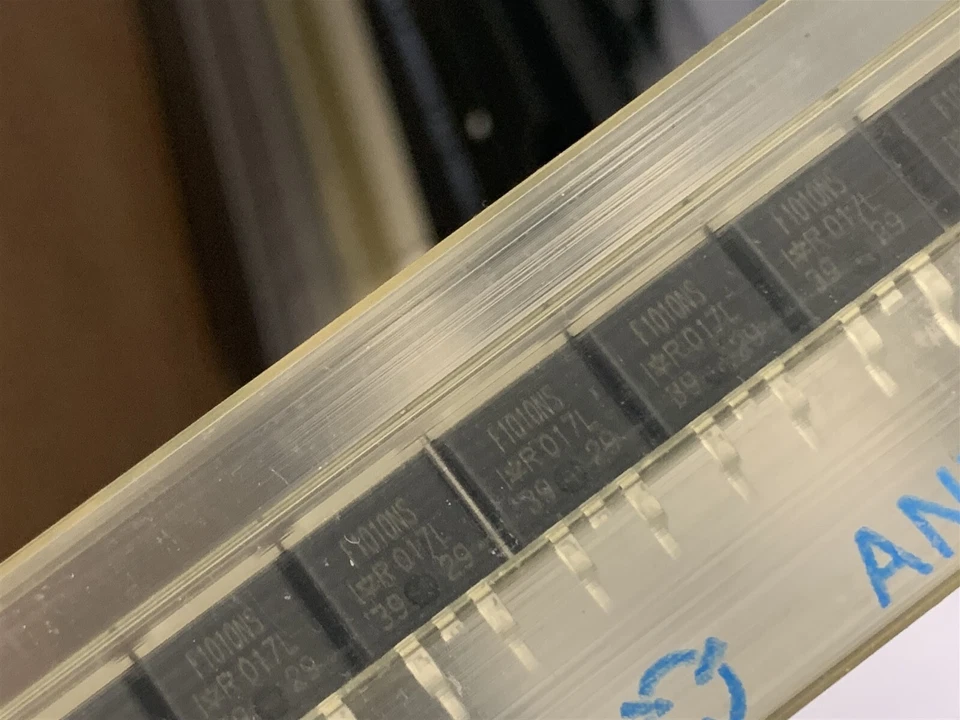 Nuevo de Lote Antiguo en Plástico CANTIDAD 735 PIEZAS Rectificador Internacional IRF1010NS/F10NS Mosfet G3-2 Foto 2 de 2