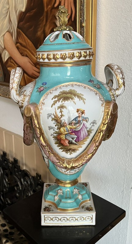 ANTIQUE GERMAN AUGUSTUS REX PORCELAIN POT-POURRI URN