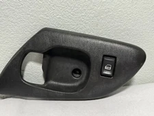 2001-2007 Chevrolet Monte Carlo Front Left Side Inner Door Handle Bezel 10441610