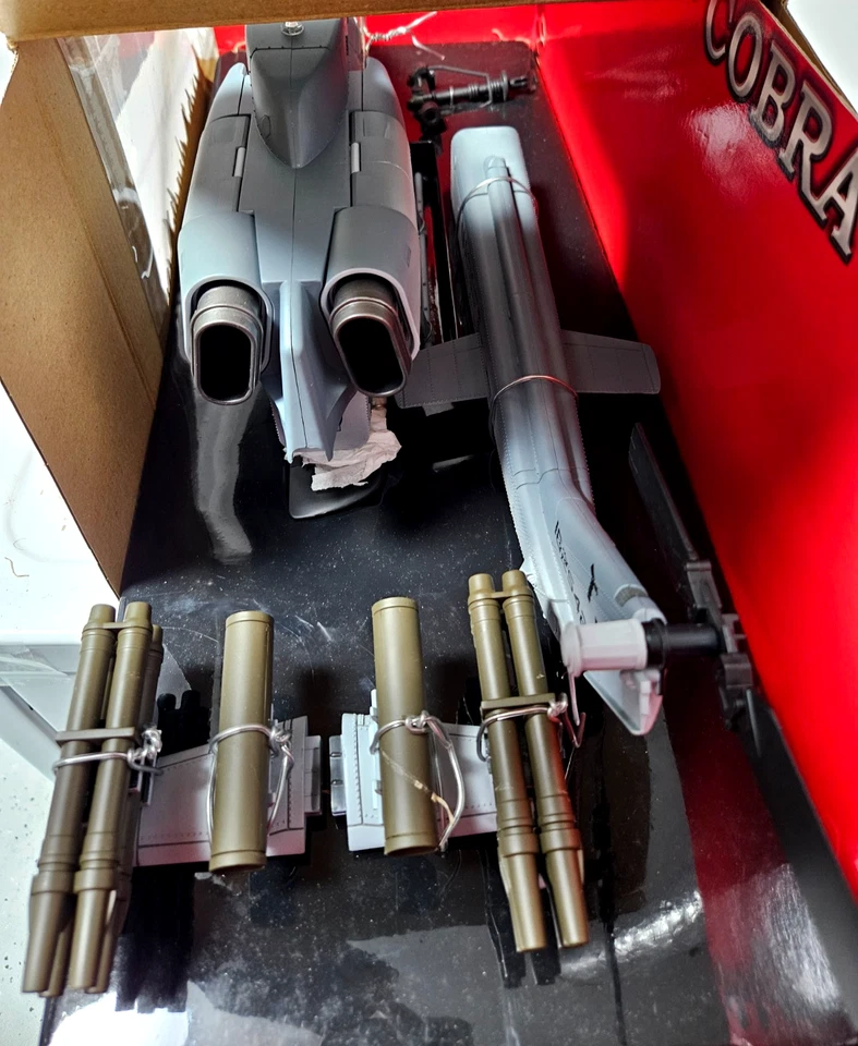 Motorworks 21st Century Toys 1:18 AH-1W Super Cobra Helicopter - Image 4 of 4