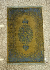 Tappeto scendiletto artigianato in pura lana stile modero, elegante e versatile