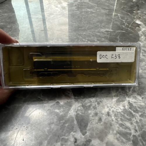 Locomotora Intermountain escala N 69717 EMD F7B marca cigarros ATSF | Condition: New