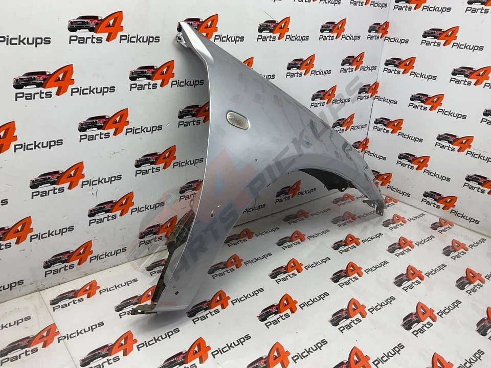 2011 Mitsubishi L200 Barbarian Driver Side Wing 2010-2015 - Imagem 2 de 4