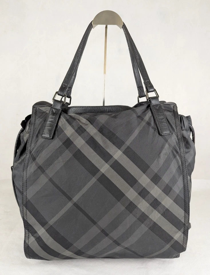 Auténtico Bolso de Mano BURBERRY Negro/Gris Supernova Check Nylon Hebilla Foto 2 de 4
