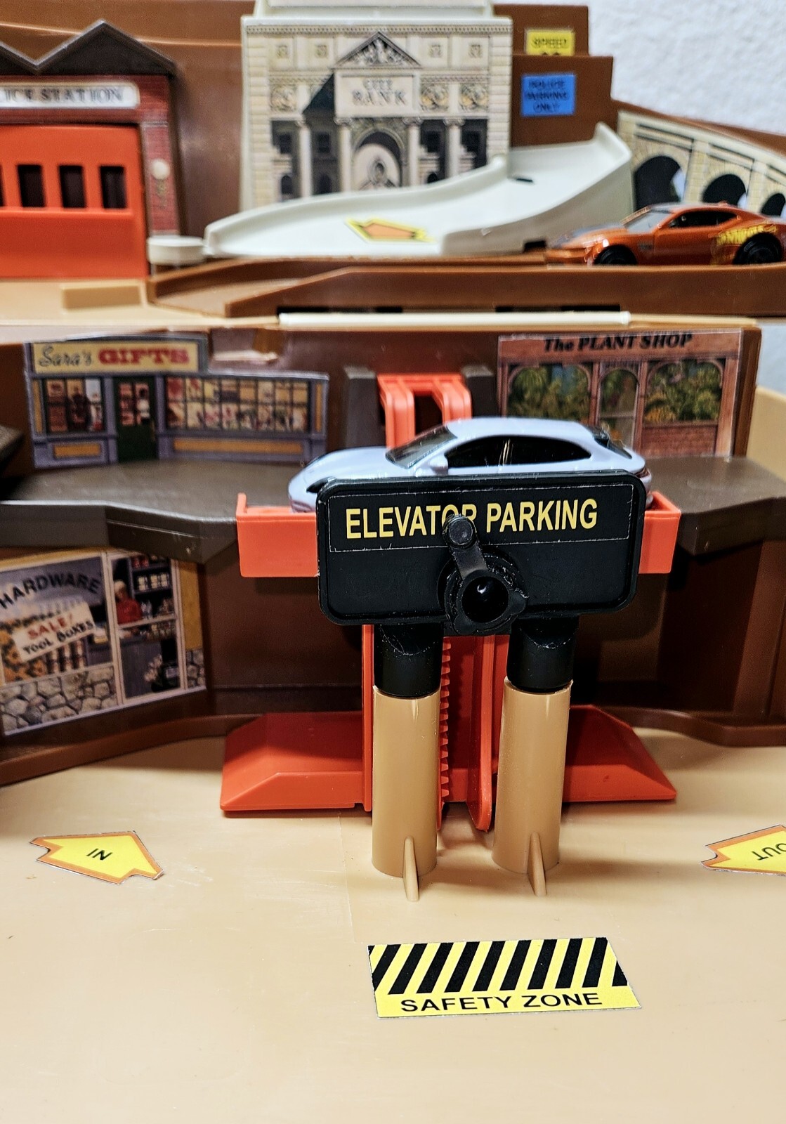 1979 Vintage Hot Wheels Sto N Go CITY Play Set with New Decals/Stickers