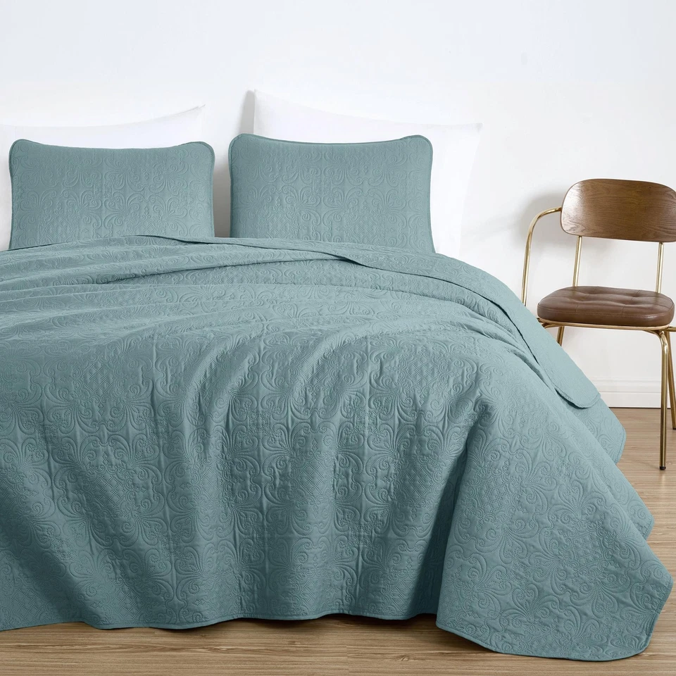 Chezmoi Collection Luca 3-Piece Medallion Oversized Bedspread Coverlet Set - Image 2 of 4