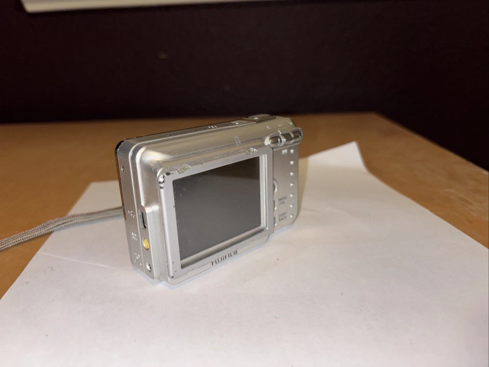 FUJIFILM FinePix A700 7.3MP Digital Camera - Silver - Image 3 of 4