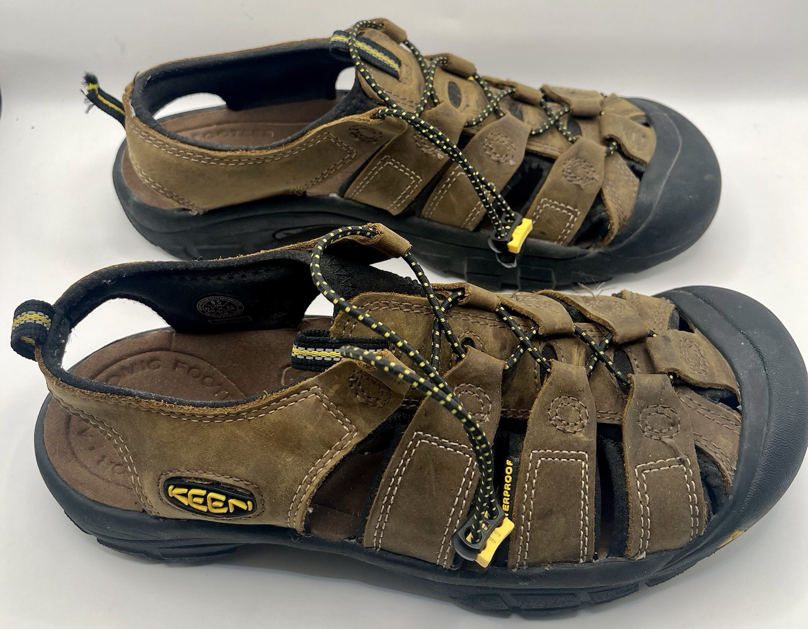 Sandali da trekking Keen da uomo Newport in pelle impermeabili 1001870 marrone taglia 9 5