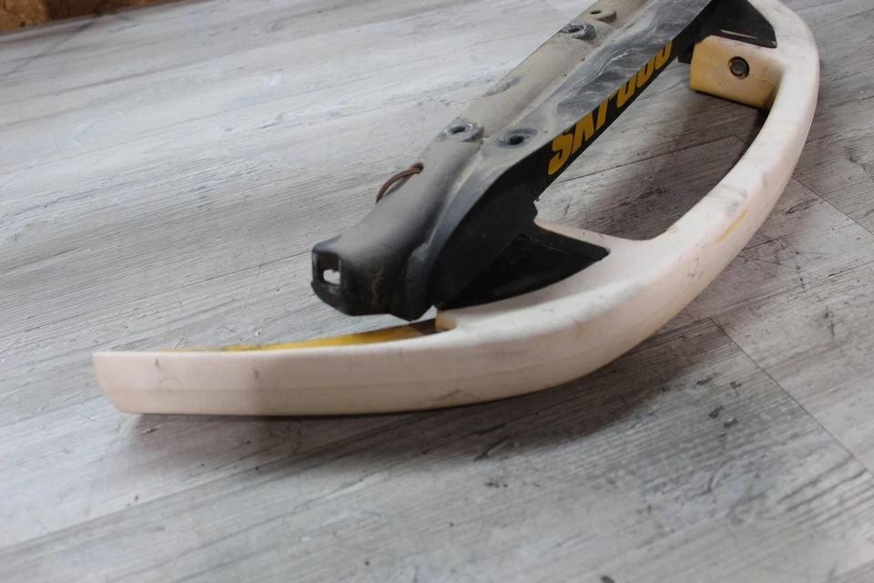 Ski-doo Summit 800 Highmark 2000 parachoques delantero barra de agarre manija capó bisagra Foto 3 de 4