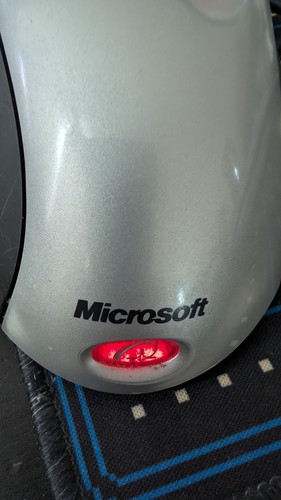 Microsoft IntelliMouse Explorer 4.0 a USB Model 1004 Silver 5 Button Tilt Wheel - Picture 6 of 6