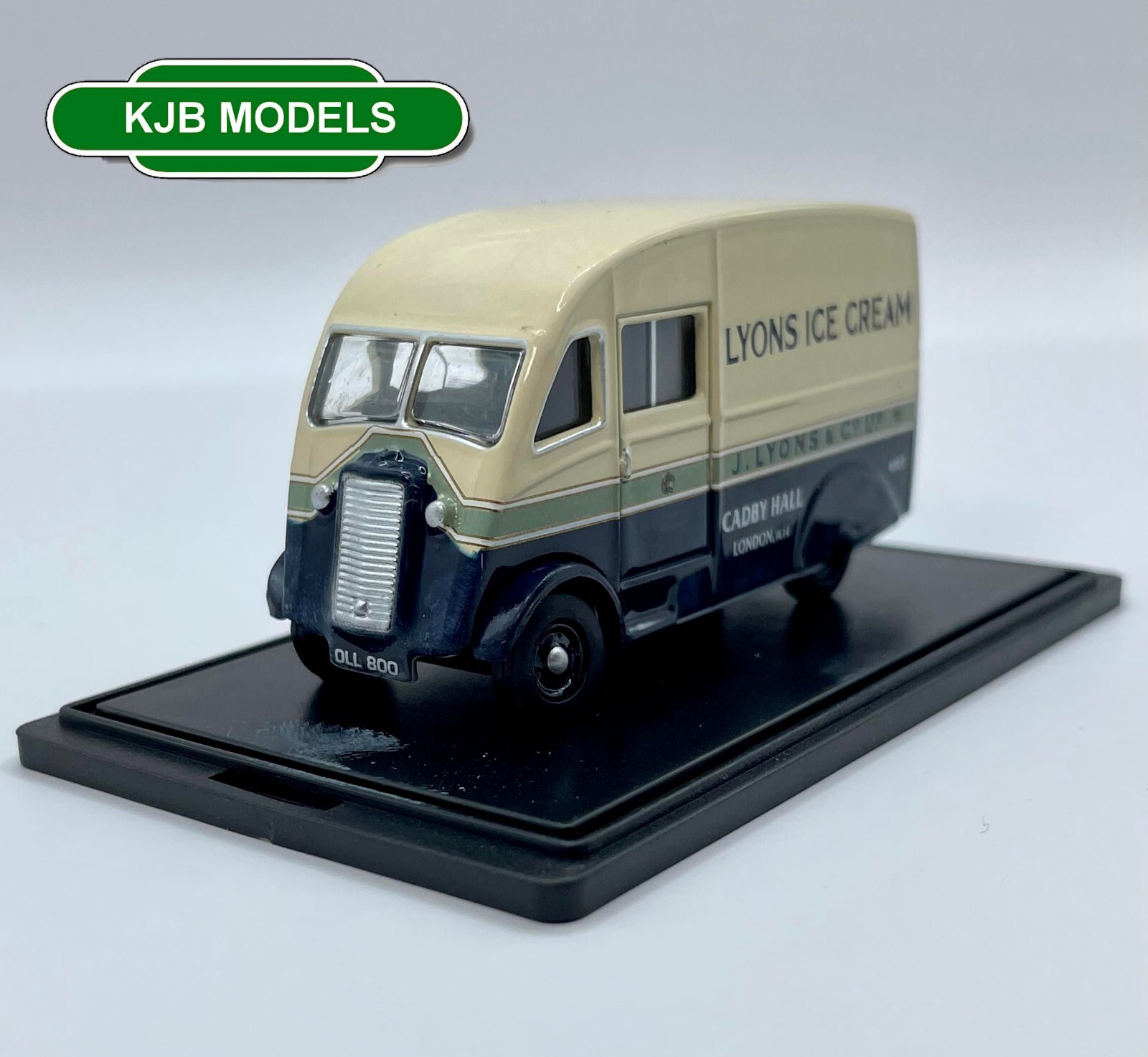 BNIB OO GAUGE OXFORD 1:76 76CM009 Commer Q25 Van Lyons Ice Cream