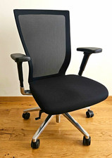 Black Mesh Swivel Office Chair, Fabric Seat, Adjustable Arms  Height, Clean.