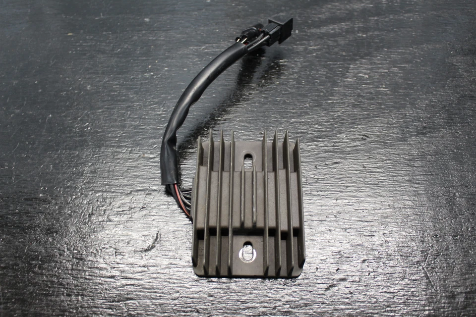REGULADOR DE VOLTAJE RECTIFICADOR 15 16 SUZUKI GSXS750 GSX S750 OEM 2015 2016 Foto 2 de 4