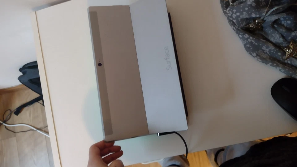 Microsoft Surface 32GB with windows RT 8.1 Tablet & keyboard US version - Image 2 of 4