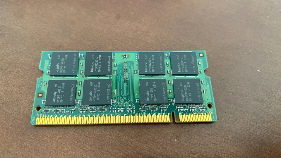 Hynix PC2-5300 1G SDRAM DDR2 Memory HYMP512S64CP8-Y5 AB - Image 2 of 2