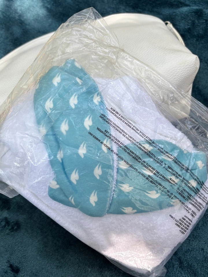 Novo! Toalha com capuz DOVE Baby Puppy Dog branca azul macia felpuda + bolsa com zíper  - Imagem 2 de 4