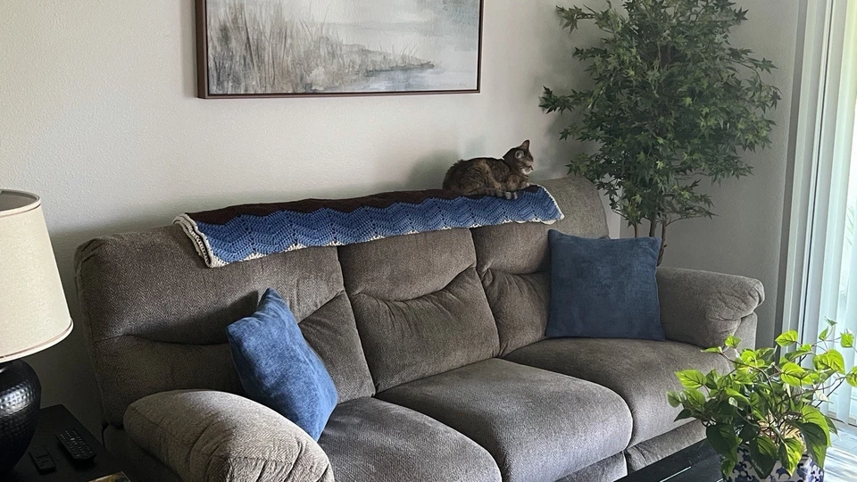 Double Reclining Couch - Image 2 of 2