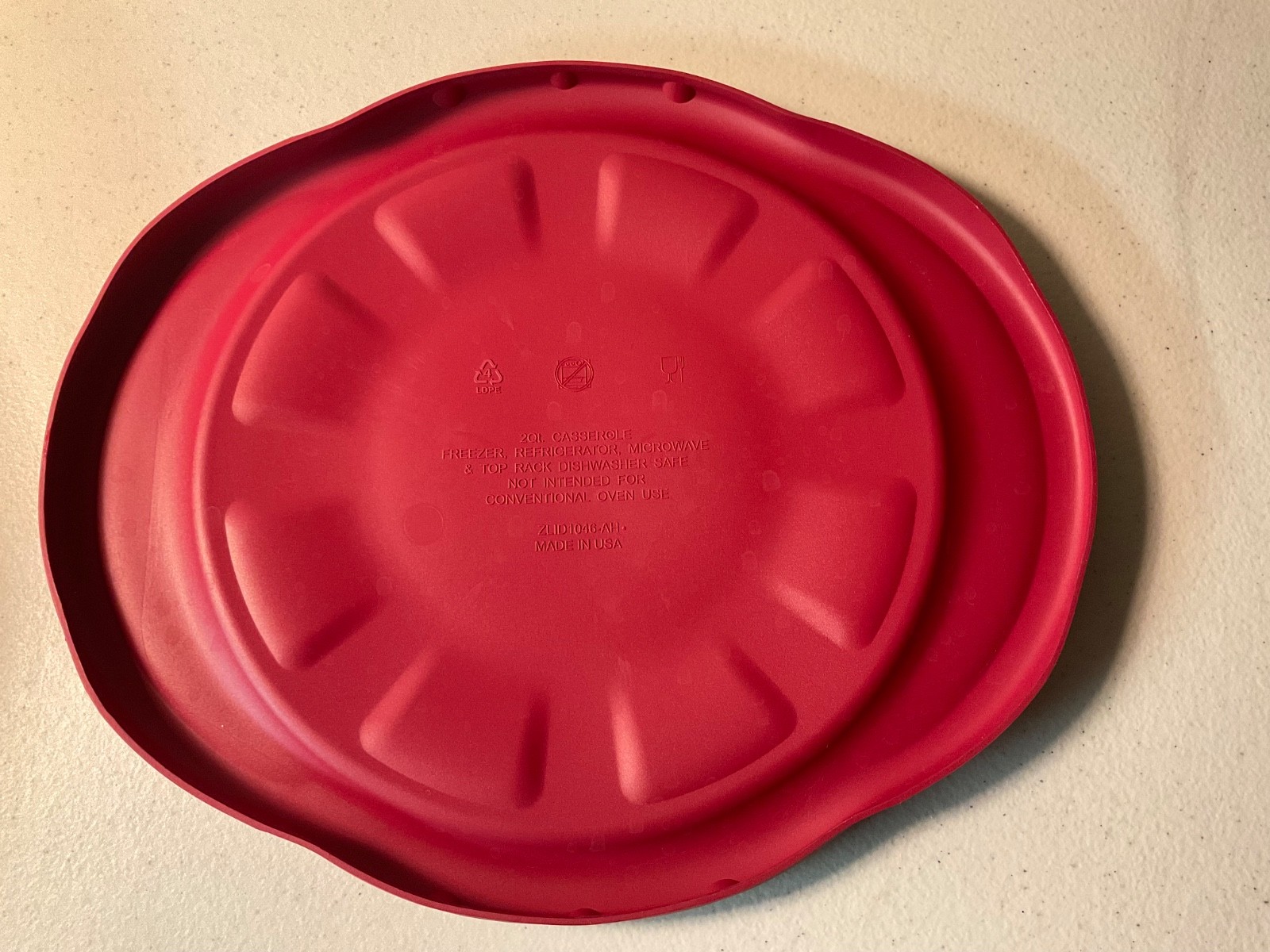 Anchor Hocking 2 Quart Casserole Dish with Insulated Carry Bag And Travel Lid