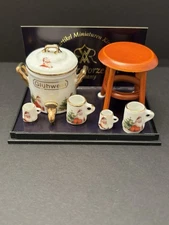 Miniature Dollhouse 1:12 Scale Reutter Porcelain Holiday Decanter And Mugs Set