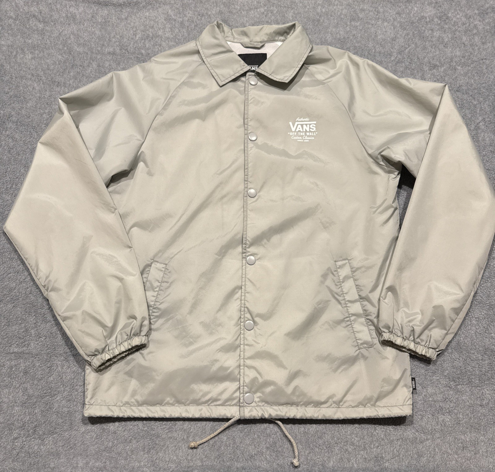 Authentic Van Off The Wall Custom Classics Windbr… - image 1