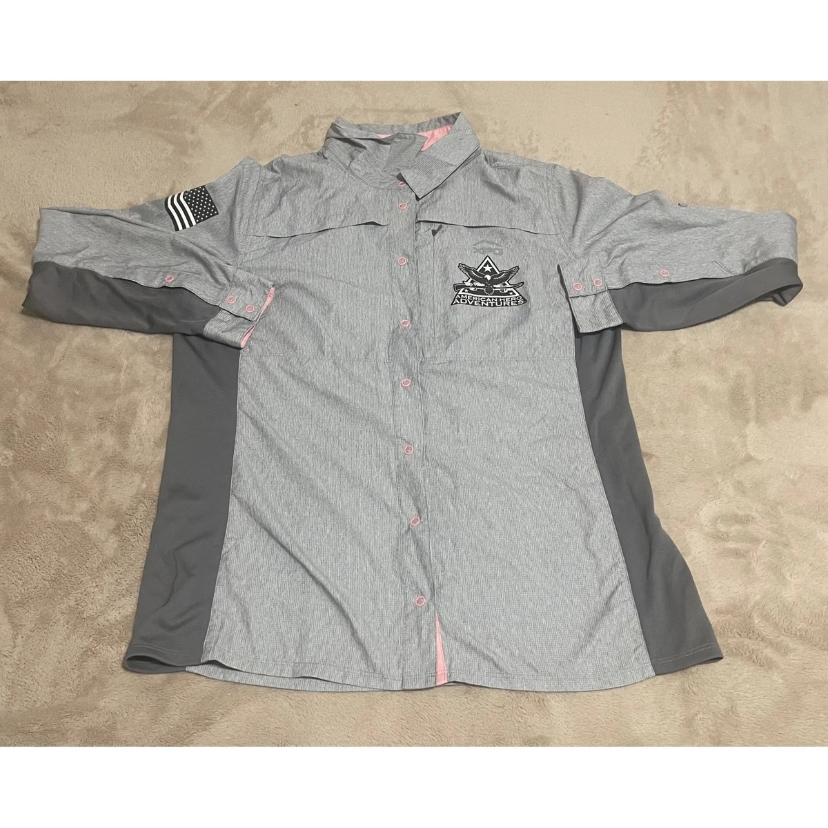 Cabelas Guide porte une chemise de camp de pêche ventilée
