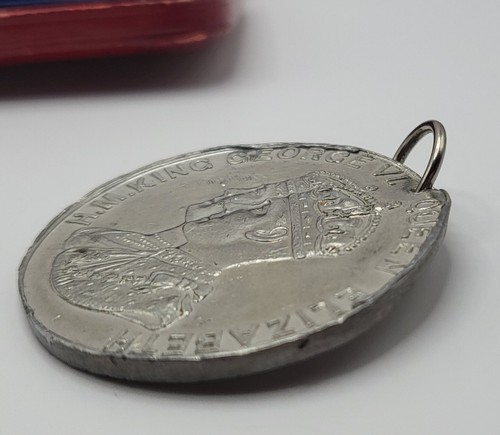 1937 KING GEORGE VI Coronation Medal - Original Official - Picture 6 of 12