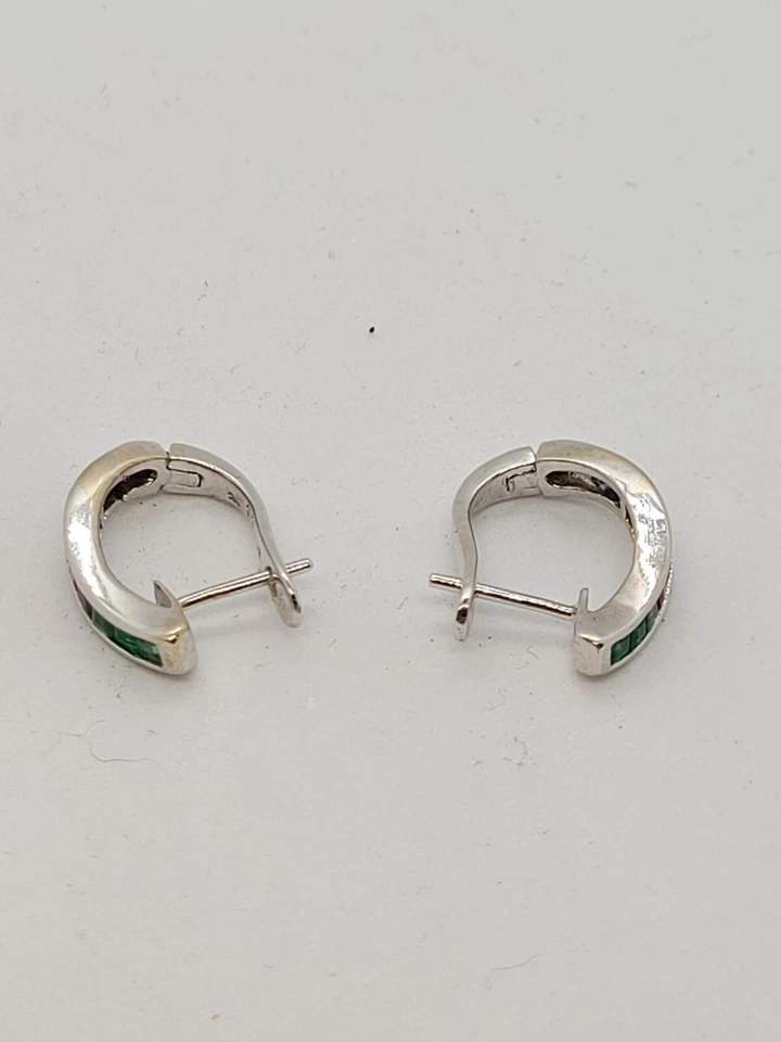 (NI-1604) Conjunto de anillo y aro de piedra tricolor de oro blanco de 18 quilates para dama Foto 4 de 4