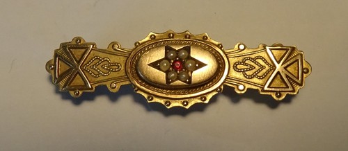Viktorianische Stabbrosche 9 kt Gold von WHC mit Fassung im Stil "Saatperle/Granat"