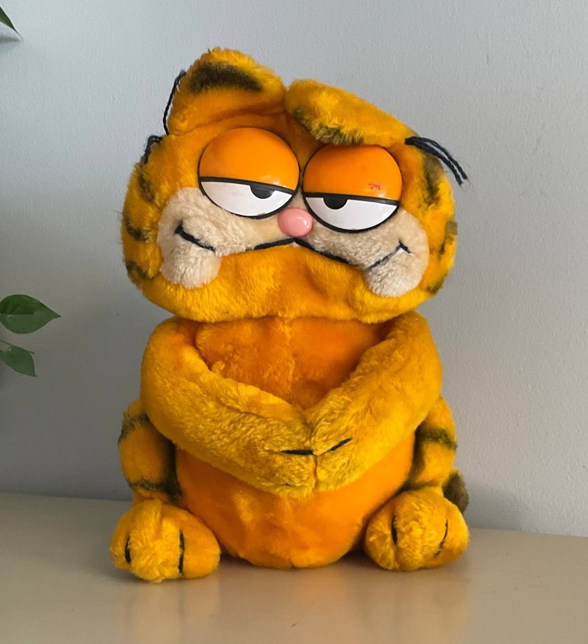 1981 Vintage GARFIELD Holding Hand Teddy Bear Plush Original Dakin Tush Tag