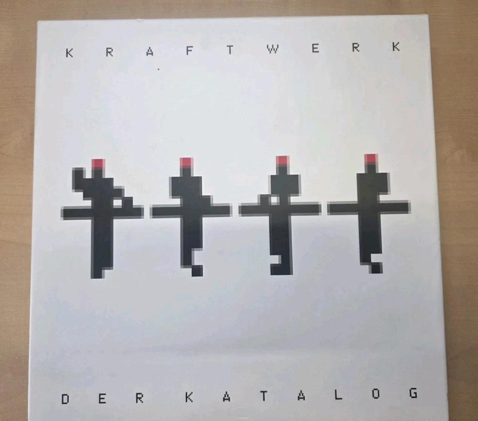 Kraftwerk Sammelbox mit 8CDs Und Großen Booklets. Der Katalog.