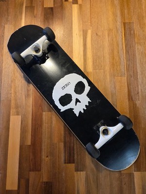 Skateboard Zero Schwarz Weiß, 79 x 20 cm inkl. Griptape und Rollen, Single Skull