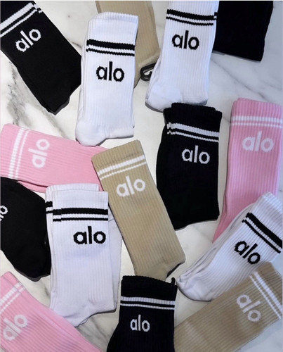 Alo Women’s Ribbed Crew Socks Mid Calf Size M Multicolor Logo Solid