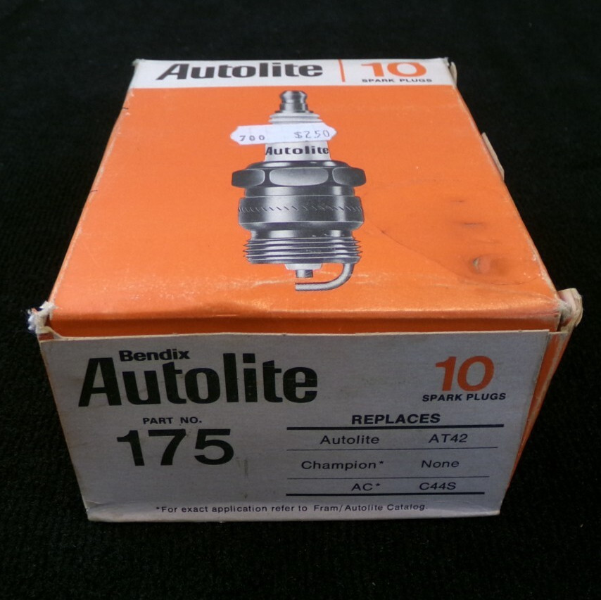 NOS BOX OF 10 #175 AUTOLITE SPARK PLUGS, AT52, C44S