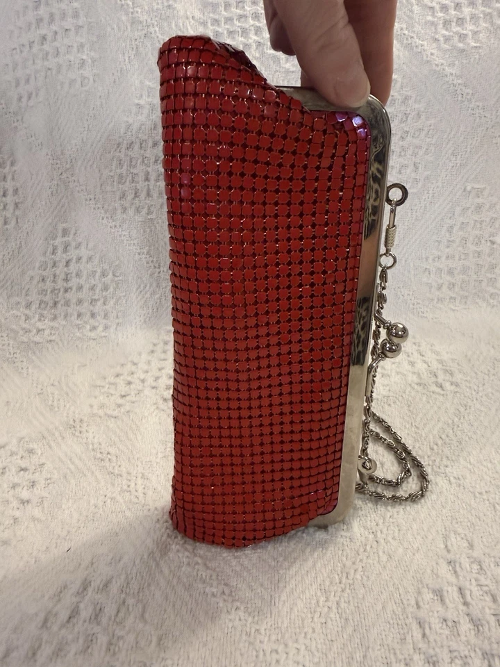 Bolsa de noite de malha de lantejoulas de metal vermelha com corrente de prata ombro... - Imagem 4 de 4