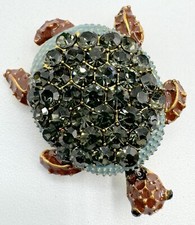 T15-1688 BROOCH GOLD TONE PIN 1.4" RHINESTONE ENAMEL ANIMAL SEA TURTLE GREEN
