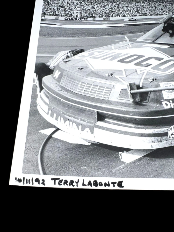 Foto autografiada 8x10 NASCAR HOF Terry Labonte Charlotte 1992 vintage en blanco y negro Foto 3 de 4