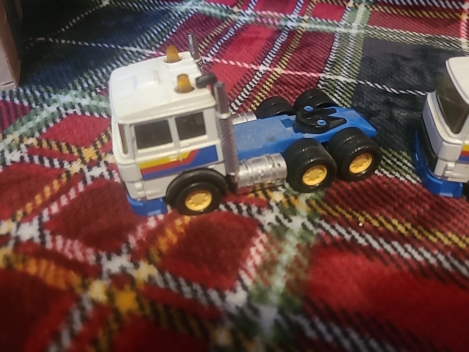 Lot Of Three 1988 Matchbox IVECO Trucks - Image 3 of 4