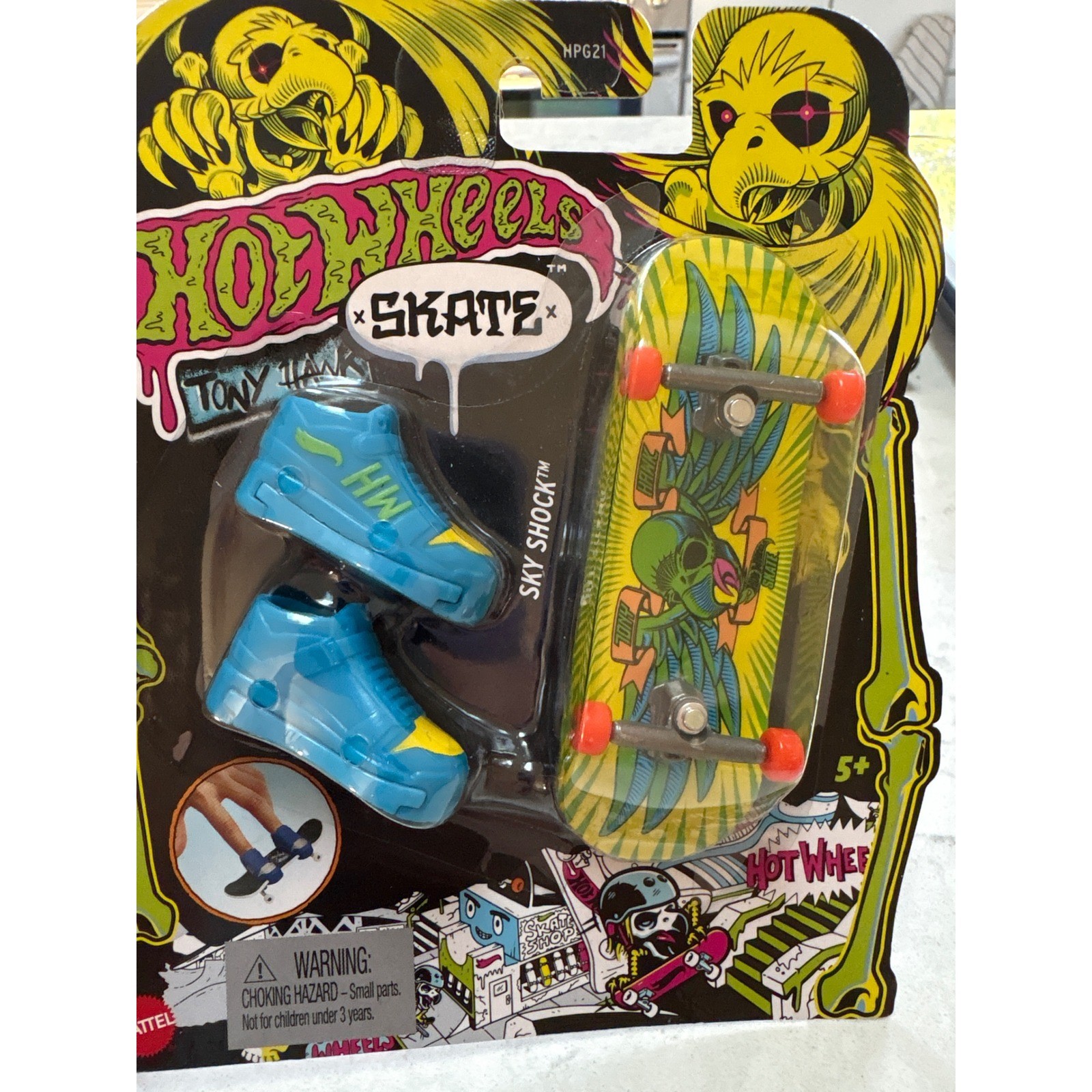 Hot Wheels Skate Tony Hawk Sky Shock Fingerboard with Skate 