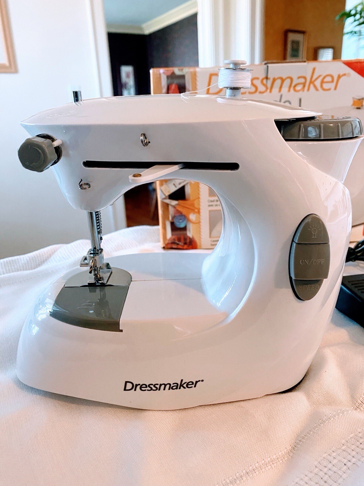 Dressmaker Sewing Machine Model 998B Excellent Used Condition eBay