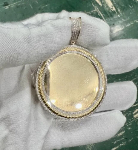 Colgante de memoria marco medallón moissanita corte redondo de 2,20 quilates enchapado en oro amarillo - Imagen 1 de 5