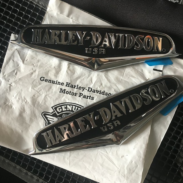 HARLEY DAVIDSON ROAD KING V ROD FUEL TANK BADGES SOFTAIL DYNA TOURING